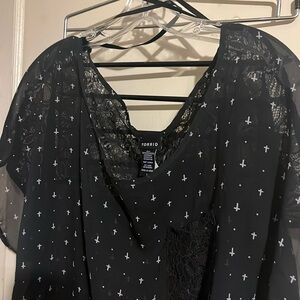 💡3/$15💡Torrid sleeveless shirt